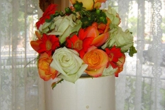 orange gerberas-viburnum-orange tulips-greenery garland-wimbush house-Flowers By Holland.cake3)